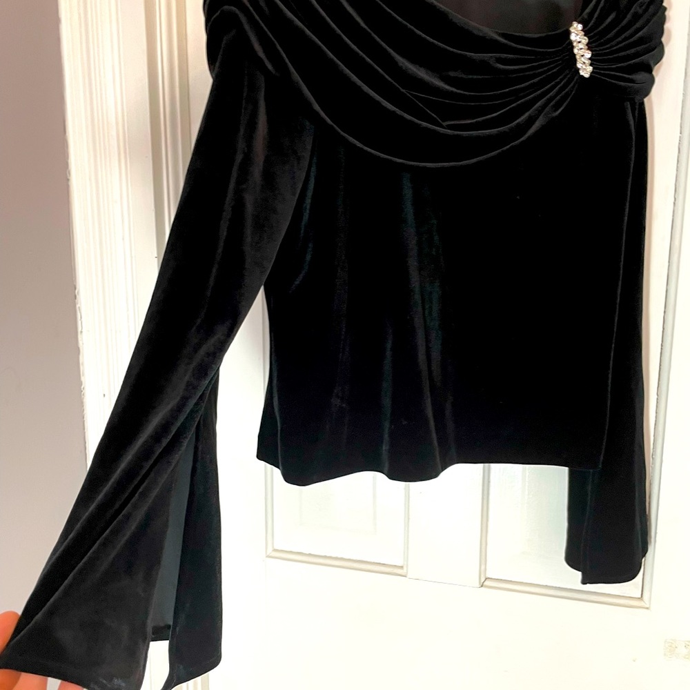 Black velvet blouse with long Loose sleeves